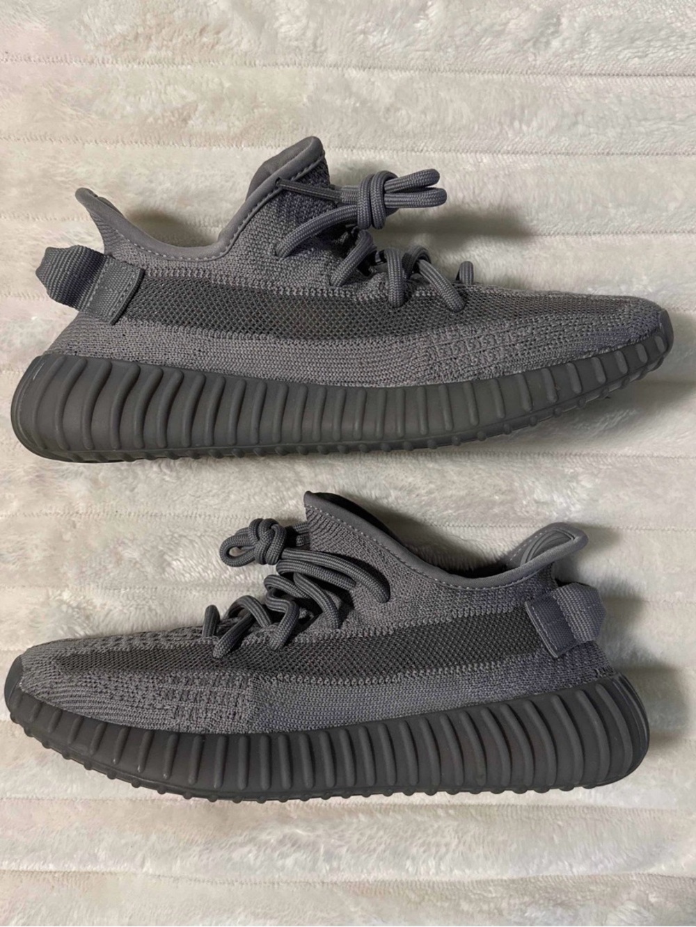 adidas Yeezy 350 V2 Sneakers View 2
